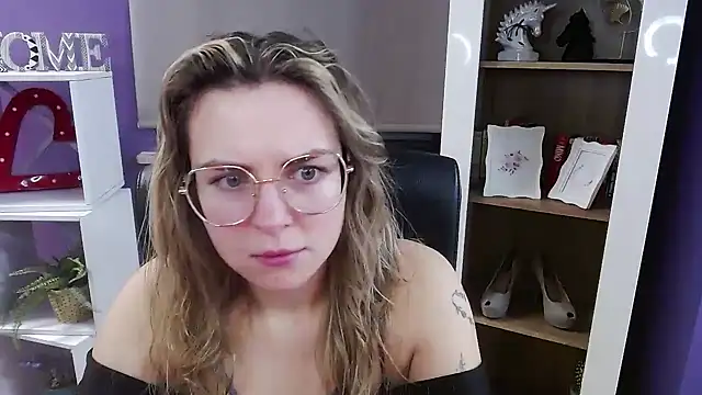 Zoey Erotic online show from December 23, 5:27 am