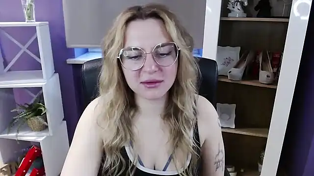 Zoey Erotic online show from April 17, 4:37 am