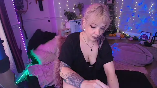 Snapshot of AliceW0lf chatting on May 26, 6:59 pm AliceW0lf online show from May 26, 6:59 pm