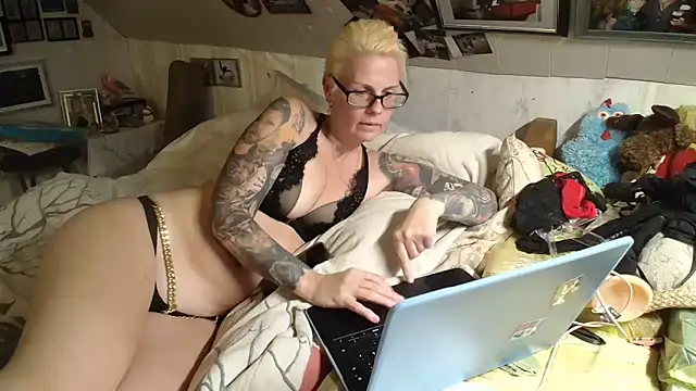 MaryG online show from October 22, 5:34 pm