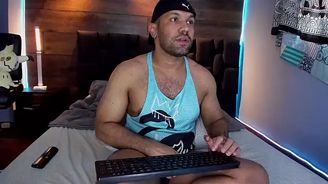 Snapshot of anthonylatynxd chatting on February 13, 10:11 pm anthonylatynxd online show from February 13, 10:11 pm