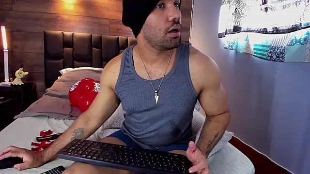 Snapshot of anthonylatynxd chatting on February 14, 4:31 pm anthonylatynxd online show from February 14, 4:31 pm