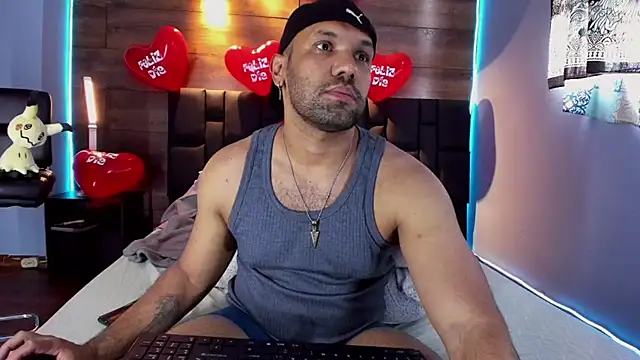 Snapshot of anthonylatynxd chatting on February 14, 8:15 pm anthonylatynxd online show from February 14, 8:15 pm