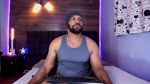 Snapshot of anthonylatynxd chatting on December 14, 12:05 am anthonylatynxd online show from December 14, 12:05 am