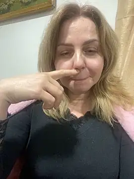 Snapshot of Cute_sun chatting on March 2, 7:43 pm Cute sun online show from March 2, 7:43 pm