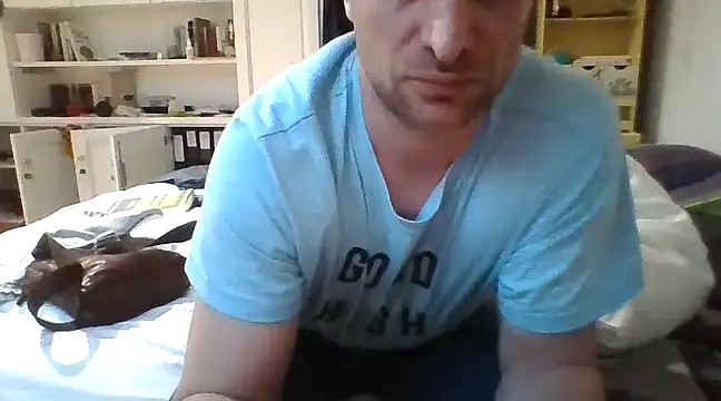 Snapshot of MmaxX004 chatting on February 22, 7:23 am MmaxX004 online show from February 22, 7:23 am