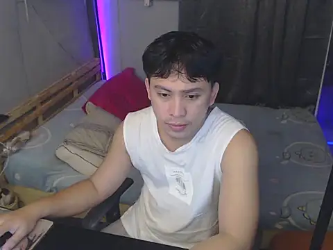 Snapshot of princeJayX chatting on May 11, 12:05 am princeJayX online show from May 11, 12:05 am