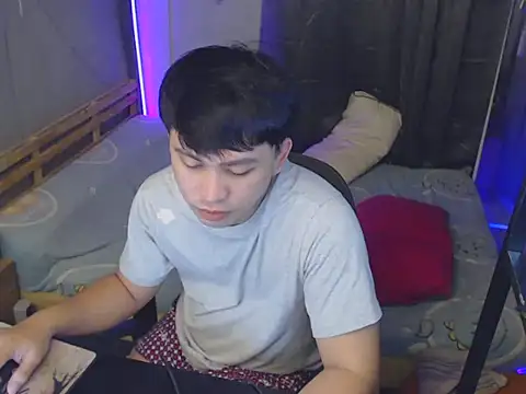 Snapshot of princeJayX chatting on May 12, 12:57 pm princeJayX online show from May 12, 12:57 pm