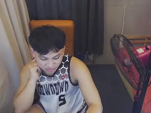 Snapshot of princeJayX chatting on May 21, 2:40 am princeJayX online show from May 21, 2:40 am