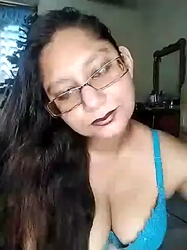 Snapshot of Sivanija_21 chatting on December 16, 4:27 pm Sivanija 21 online show from December 16, 4:27 pm