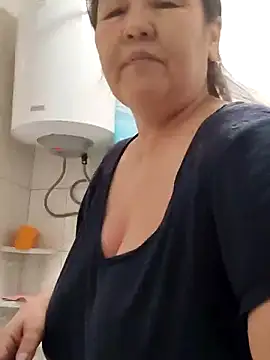 Snapshot of Zulfiya_Bruce chatting on February 11, 11:37 am Zulfiya Bruce online show from February 11, 11:37 am