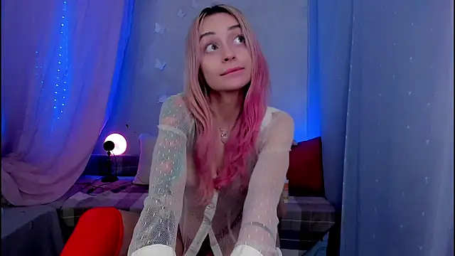 Snapshot of LickLizzy chatting on January 3, 8:01 pm LickLizzy online show from January 3, 8:01 pm