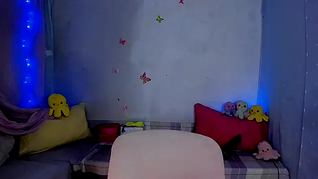 Snapshot of LickLizzy chatting on September 18, 12:01 am LickLizzy online show from September 18, 12:01 am