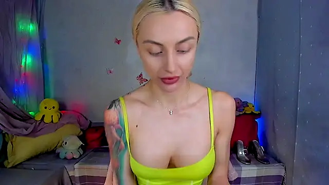 LickLizzy online show from November 2, 4:48 am