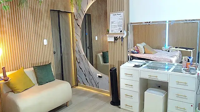 deepieredandwett online show from February 24, 8:01 am