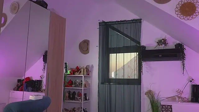 Amaliamour online show from April 17, 3:31 am