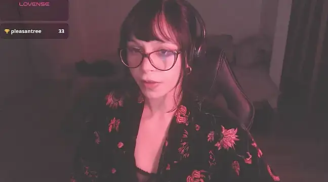 Snapshot of modjo_ chatting on December 21, 6:41 am modjo  online show from December 21, 6:41 am