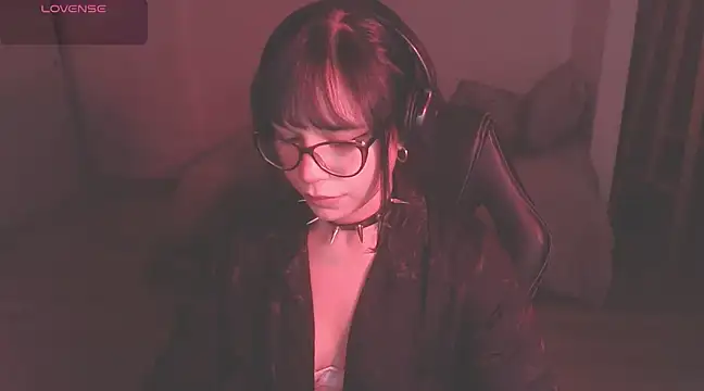 Snapshot of modjo_ chatting on December 23, 4:55 am modjo  online show from December 23, 4:55 am