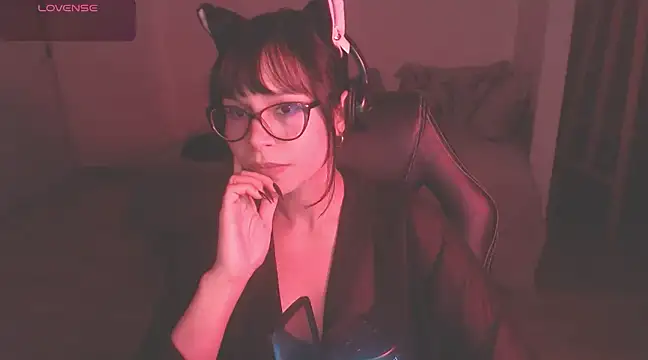 Snapshot of modjo_ chatting on December 24, 8:11 am modjo  online show from December 24, 8:11 am