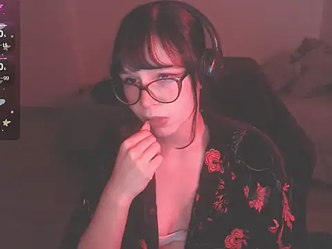 Snapshot of modjo_ chatting on February 4, 3:11 am modjo  online show from February 4, 3:11 am