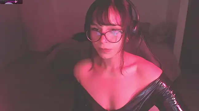 Snapshot of modjo_ chatting on February 16, 4:53 am modjo  online show from February 16, 4:53 am