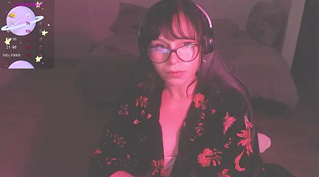 Snapshot of modjo_ chatting on February 21, 7:01 am modjo  online show from February 21, 7:01 am