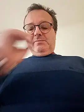 Snapshot of mike9473 chatting on September 26, 8:18 am mike9473 online show from September 26, 8:18 am