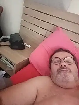 Snapshot of mike9473 chatting on October 11, 8:13 am mike9473 online show from October 11, 8:13 am