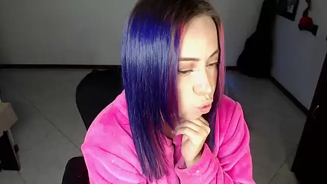 charlottezoe15 online show from February 17, 9:17 am