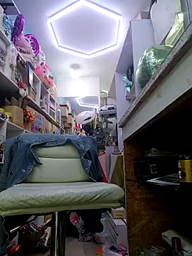 Snapshot of LunaZambrano chatting on April 18, 6:34 pm LunaZambrano online show from April 18, 6:34 pm