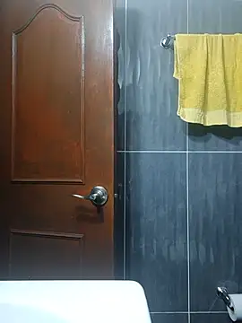 Snapshot of LunaZambrano chatting on July 3, 5:47 am LunaZambrano online show from July 3, 5:47 am