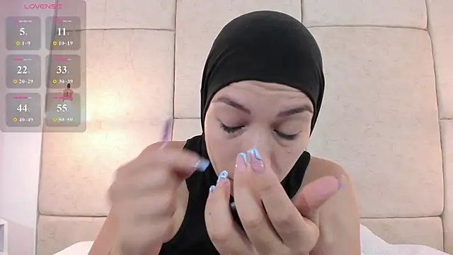 aisha vs online show from February 19, 12:12 pm