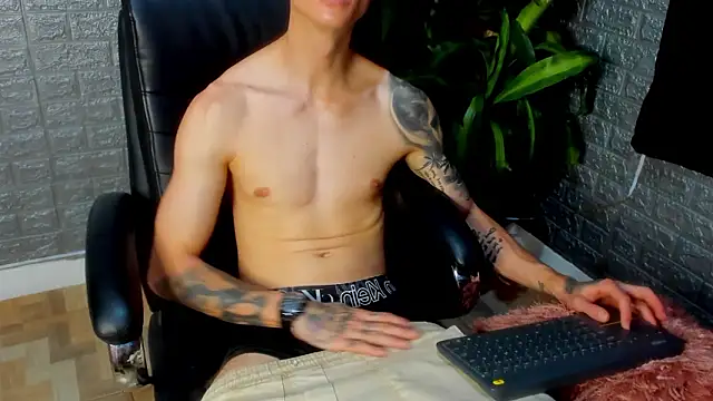 Snapshot of Dmtry6 chatting on February 19, 3:52 pm Dmtry6 online show from February 19, 3:52 pm