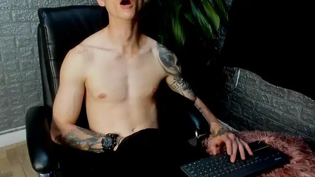 Snapshot of Dmtry6 chatting on March 13, 11:00 pm Dmtry6 online show from March 13, 11:00 pm