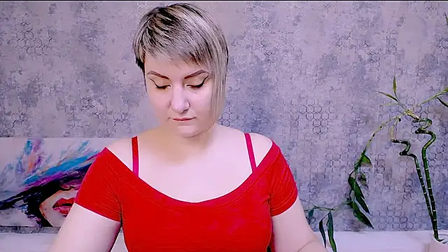 Djullia online show from October 31, 8:15 am