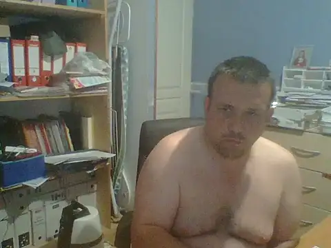 Snapshot of manubm03 chatting on May 14, 5:03 am manubm03 online show from May 14, 5:03 am