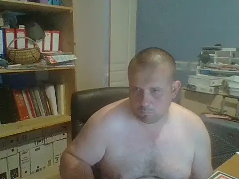 Snapshot of manubm03 chatting on May 26, 10:33 am manubm03 online show from May 26, 10:33 am