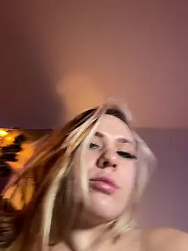 Snapshot of AnjaAmelia chatting on December 9, 6:03 pm AnjaAmelia online show from December 9, 6:03 pm