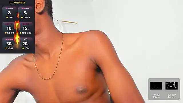 Snapshot of santi_brown chatting on January 22, 10:59 pm santi brown online show from January 22, 10:59 pm