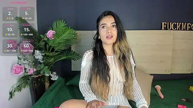 violet giraldo online show from March 6, 7:43 pm