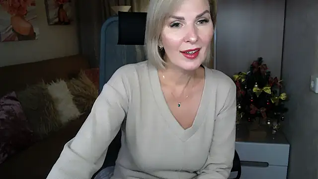sensualEmilia online show from December 15, 8:15 pm