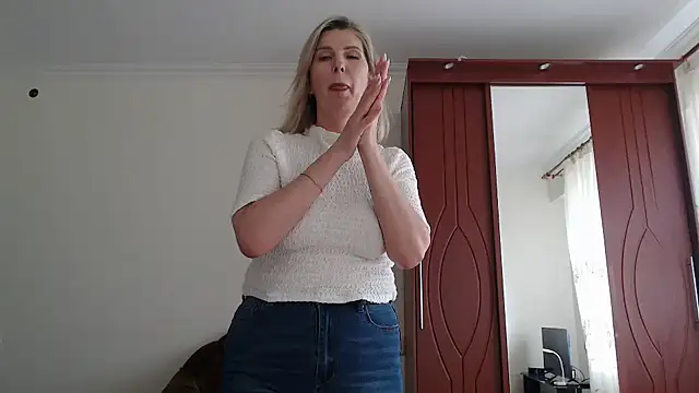 sensualEmilia online show from November 6, 10:38 am