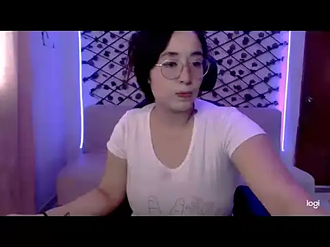 Snapshot of YummymeowW chatting on July 25, 9:12 pm YummymeowW online show from July 25, 9:12 pm