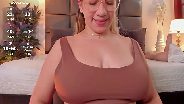 Snapshot of Antonellachic73 chatting on April 23, 7:05 pm Antonellachic73 online show from April 23, 7:05 pm