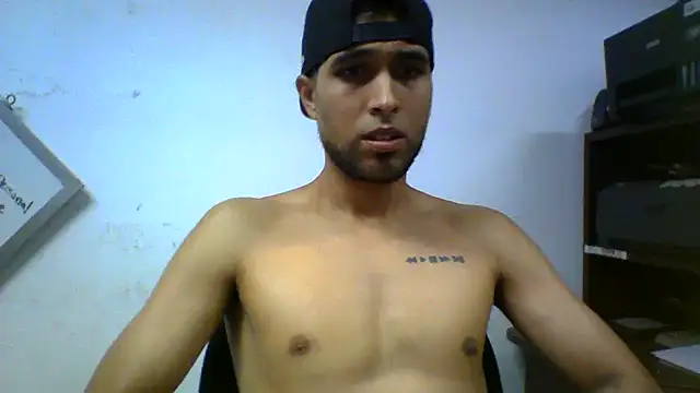 Snapshot of robinson183 chatting on May 8, 9:42 pm robinson183 online show from May 8, 9:42 pm