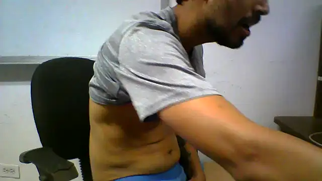 Snapshot of robinson183 chatting on July 22, 10:34 pm robinson183 online show from July 22, 10:34 pm