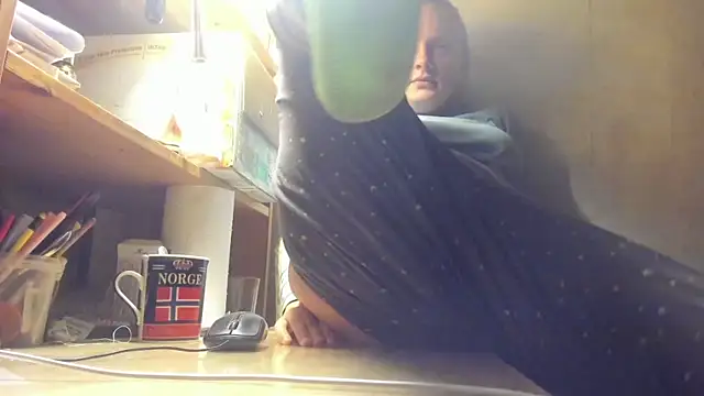 Snapshot of FrumCake chatting on December 16, 1:31 am FrumCake online show from December 16, 1:31 am