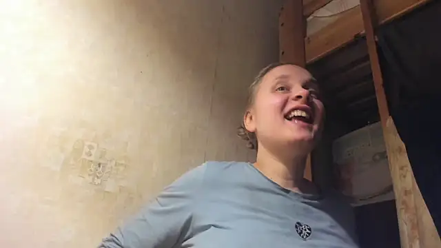 Snapshot of FrumCake chatting on December 30, 12:32 am FrumCake online show from December 30, 12:32 am