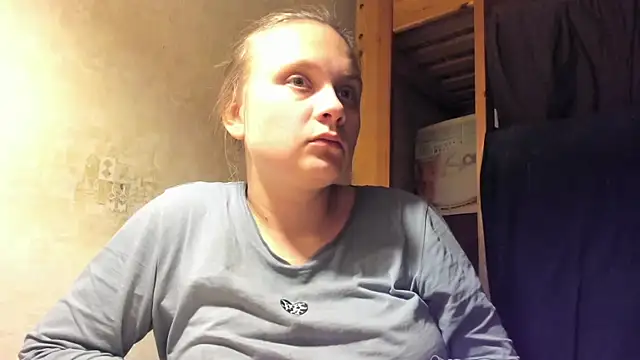 Snapshot of FrumCake chatting on January 14, 1:26 am FrumCake online show from January 14, 1:26 am