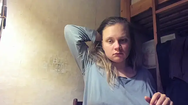 Snapshot of FrumCake chatting on March 1, 2:26 am FrumCake online show from March 1, 2:26 am